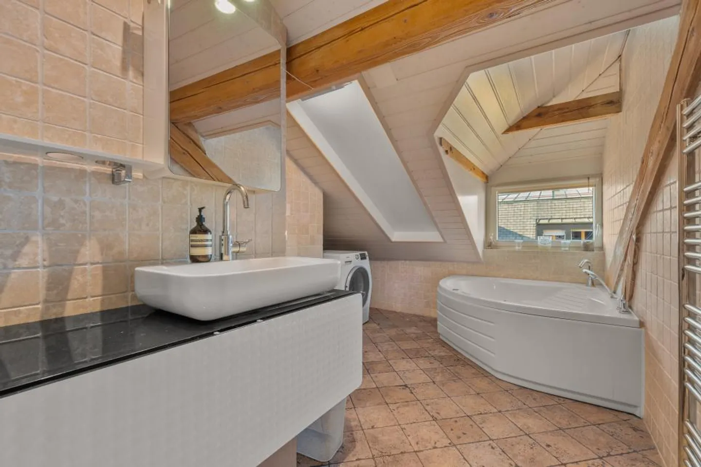 DESIRABLE NEIGHBORHOOD OF FLORIMONT - Photo 10 of 11