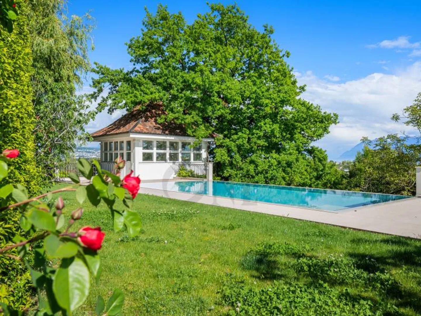 Villa di Lusso con Vista Lago - Foto 8 di 9