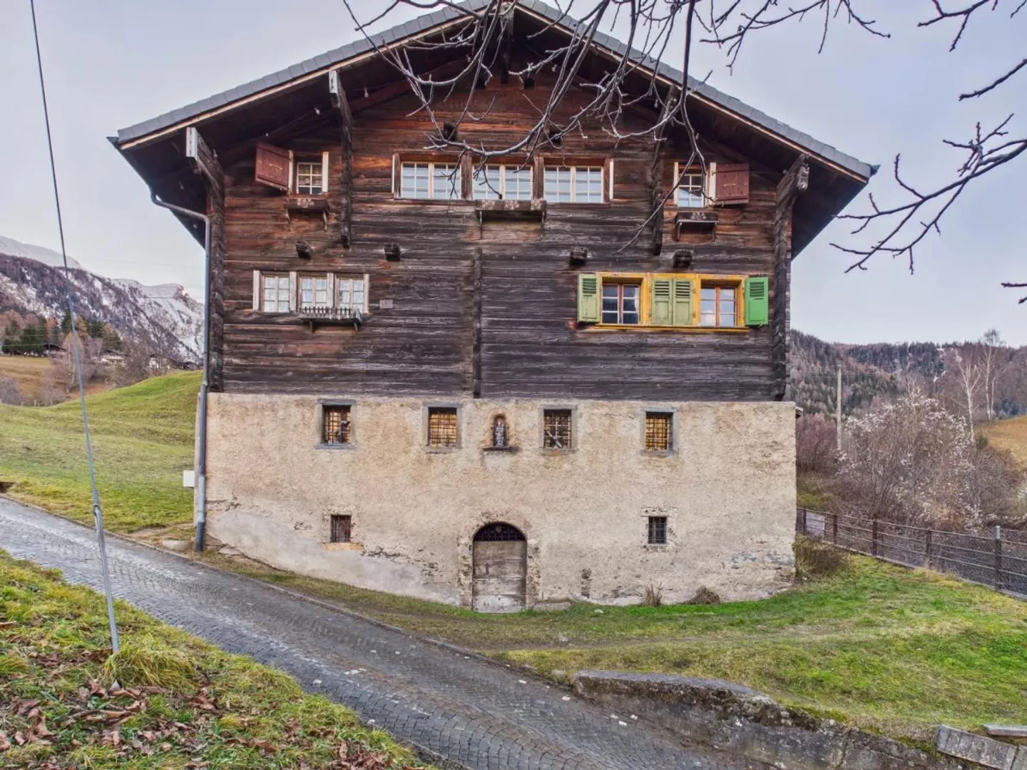 «Altwohnung im historischen Meierhüs von Grengiols» - Foto 10 von 10