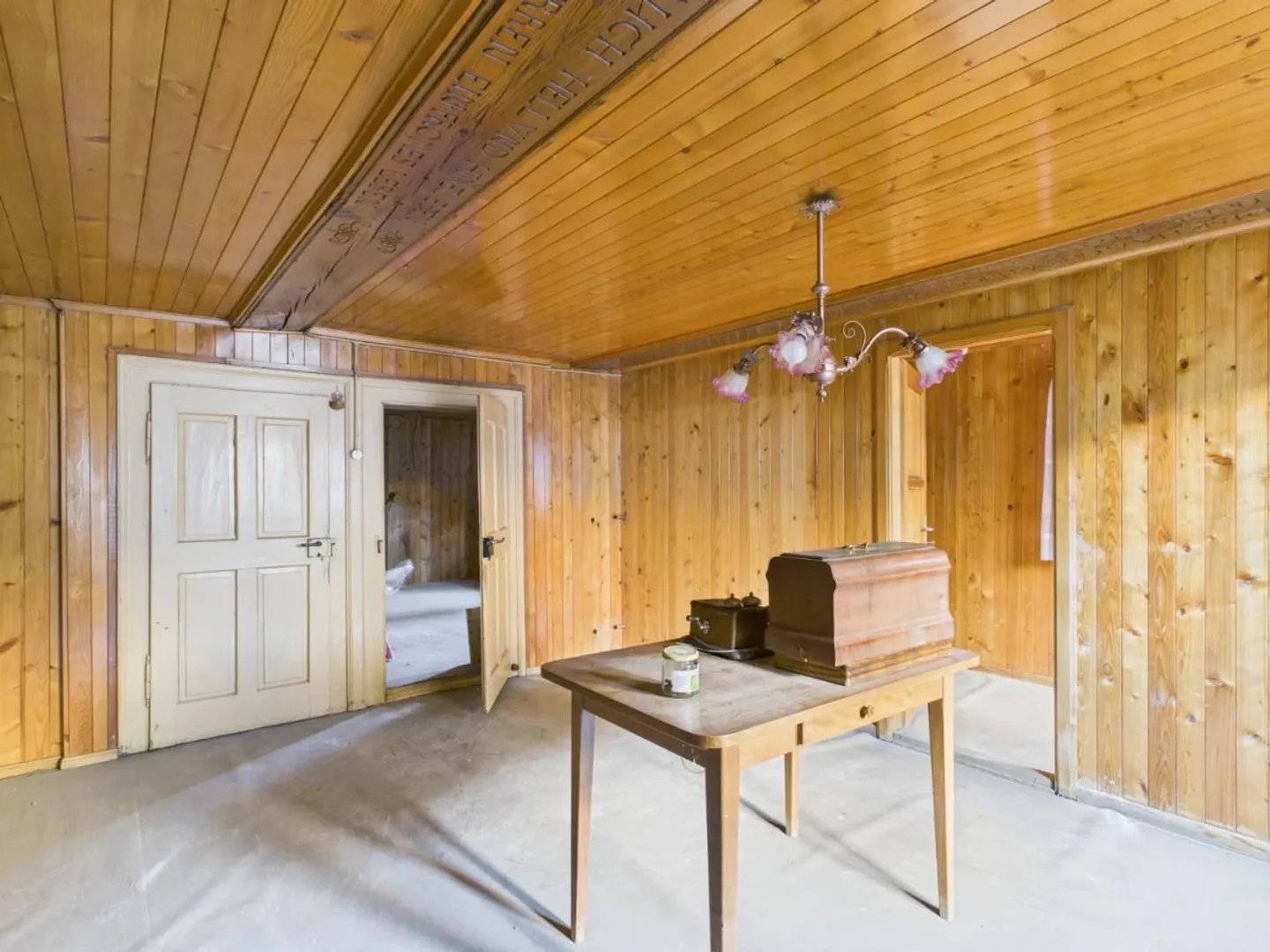 «Altwohnung im historischen Meierhüs von Grengiols» - Foto 5 von 10