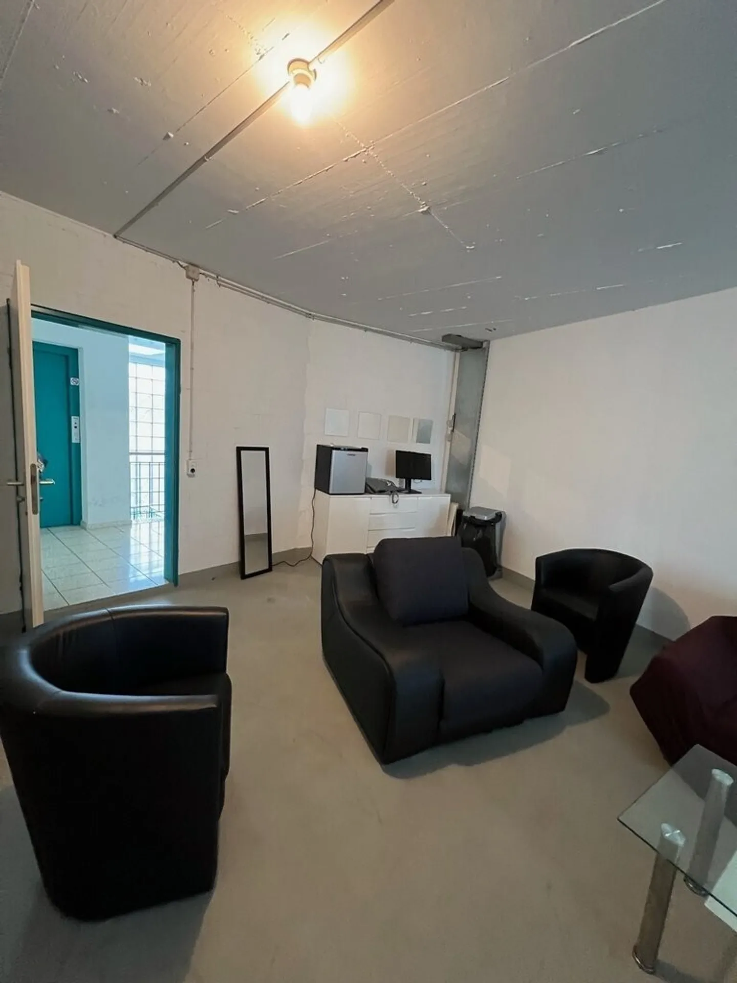 Ampio spazio per hobby o magazzino con luce naturale - Foto 3 di 4