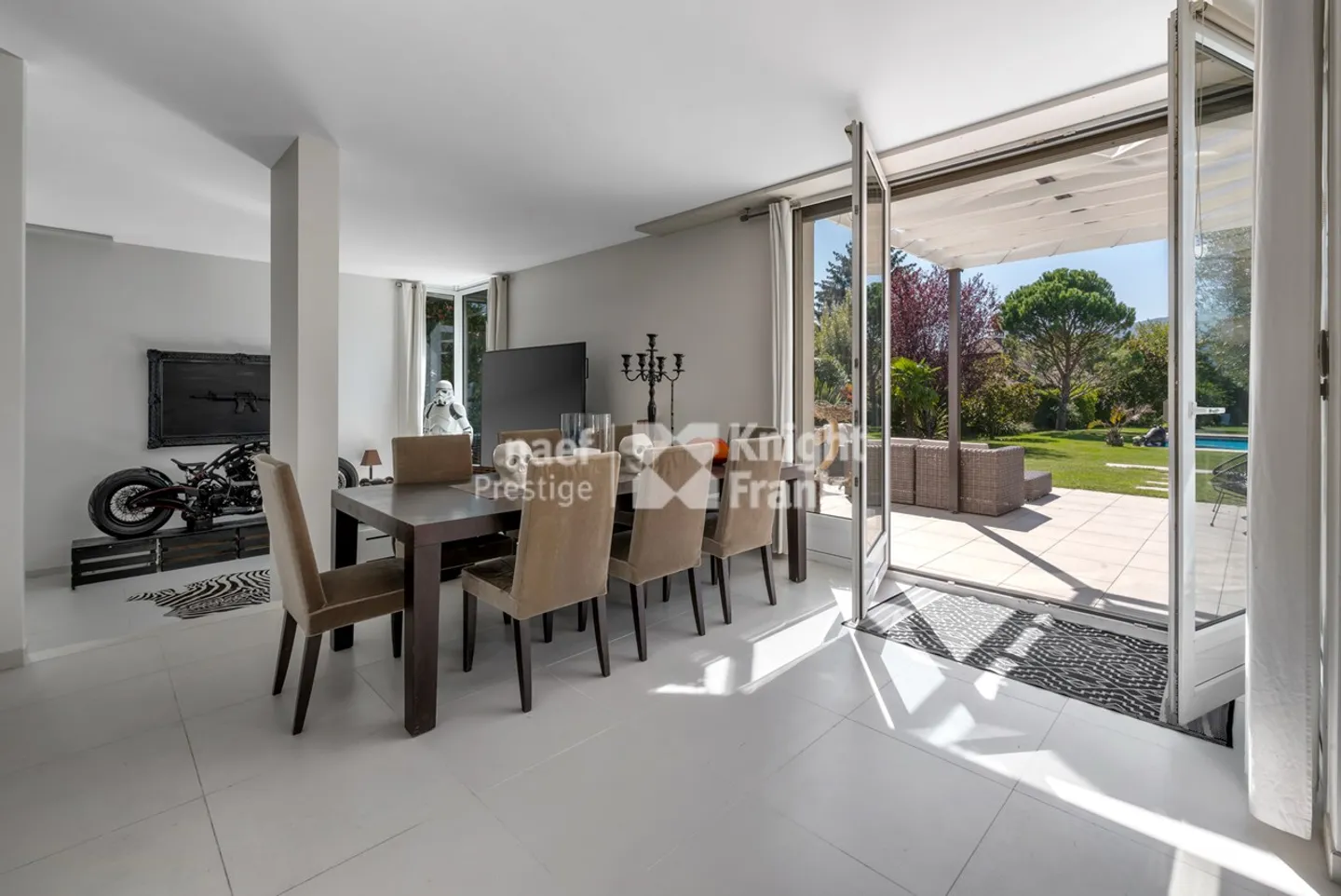 Contemporary villa in the Geneva countryside - Photo 4 of 12