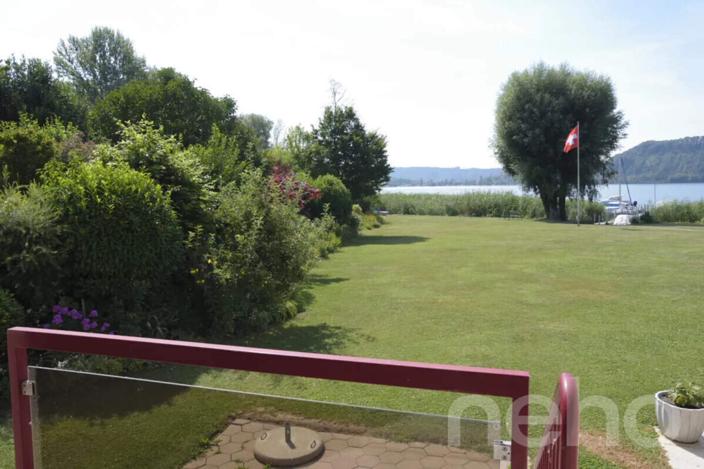 Appartement Duplex Jardin Directement au Bord du Lac - Photo 2 sur 12