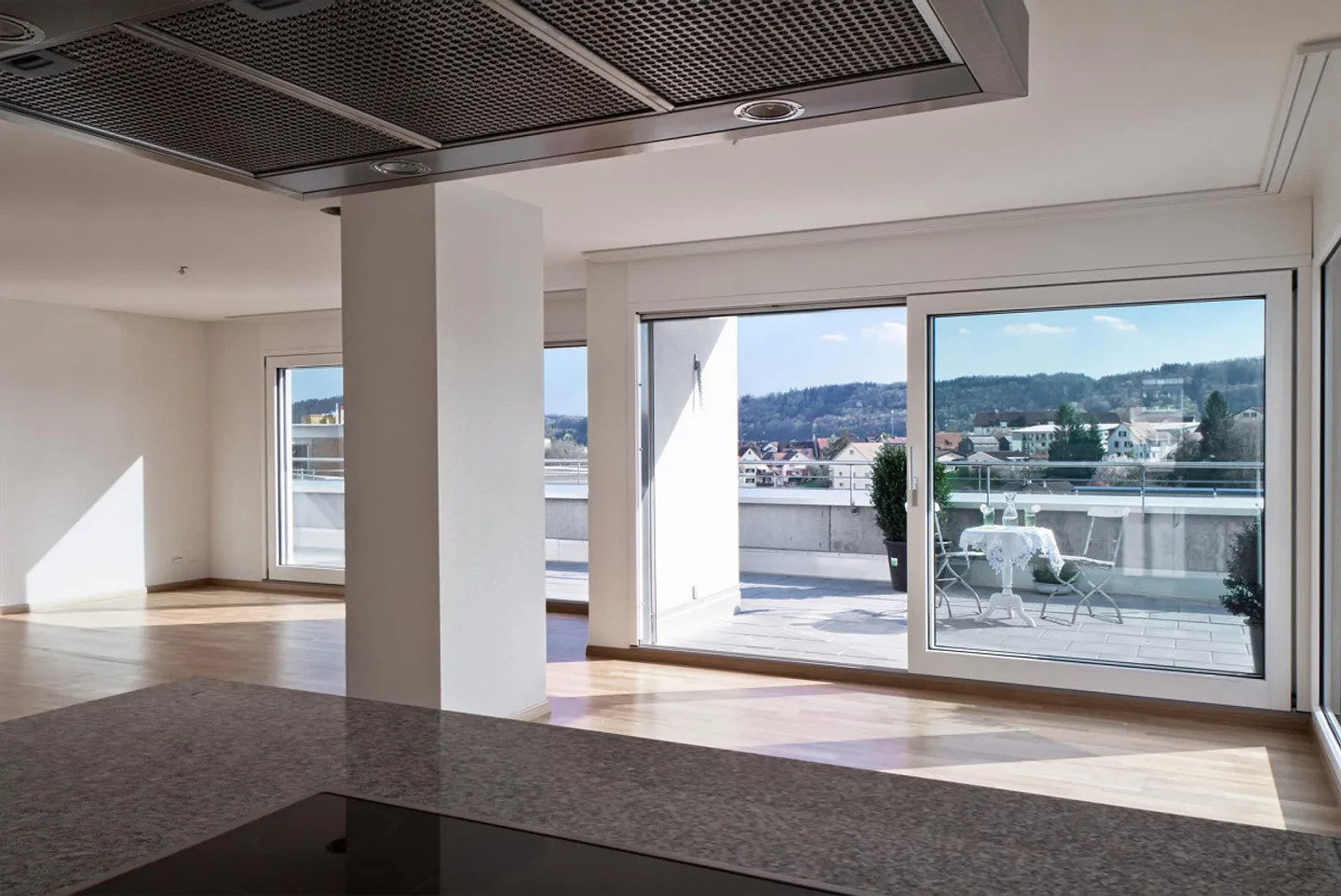 Space miracle with large attic terrace and extensive view - Photo 3 of 10