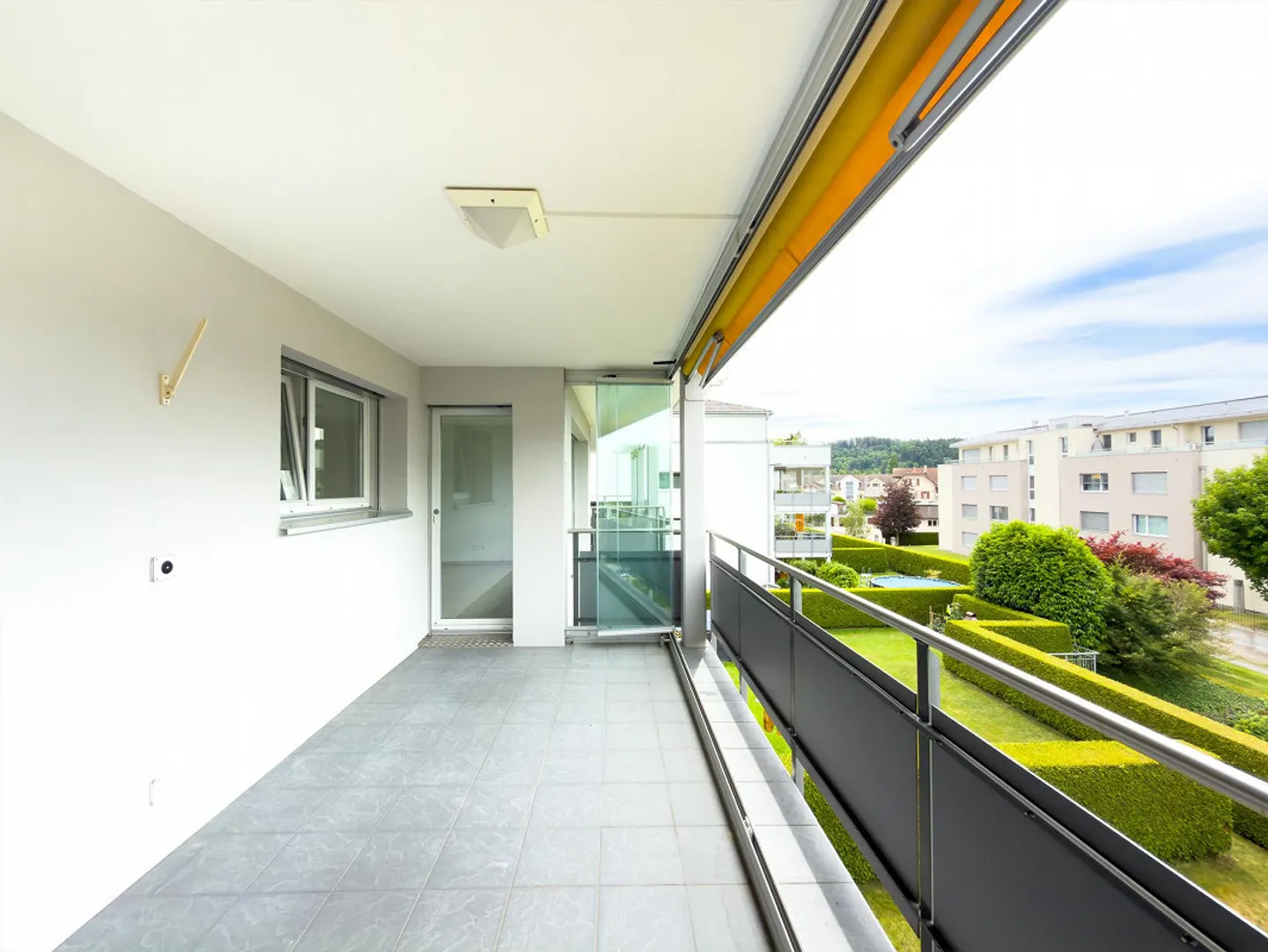 Friendly apartment with large windows - Photo 6 of 13