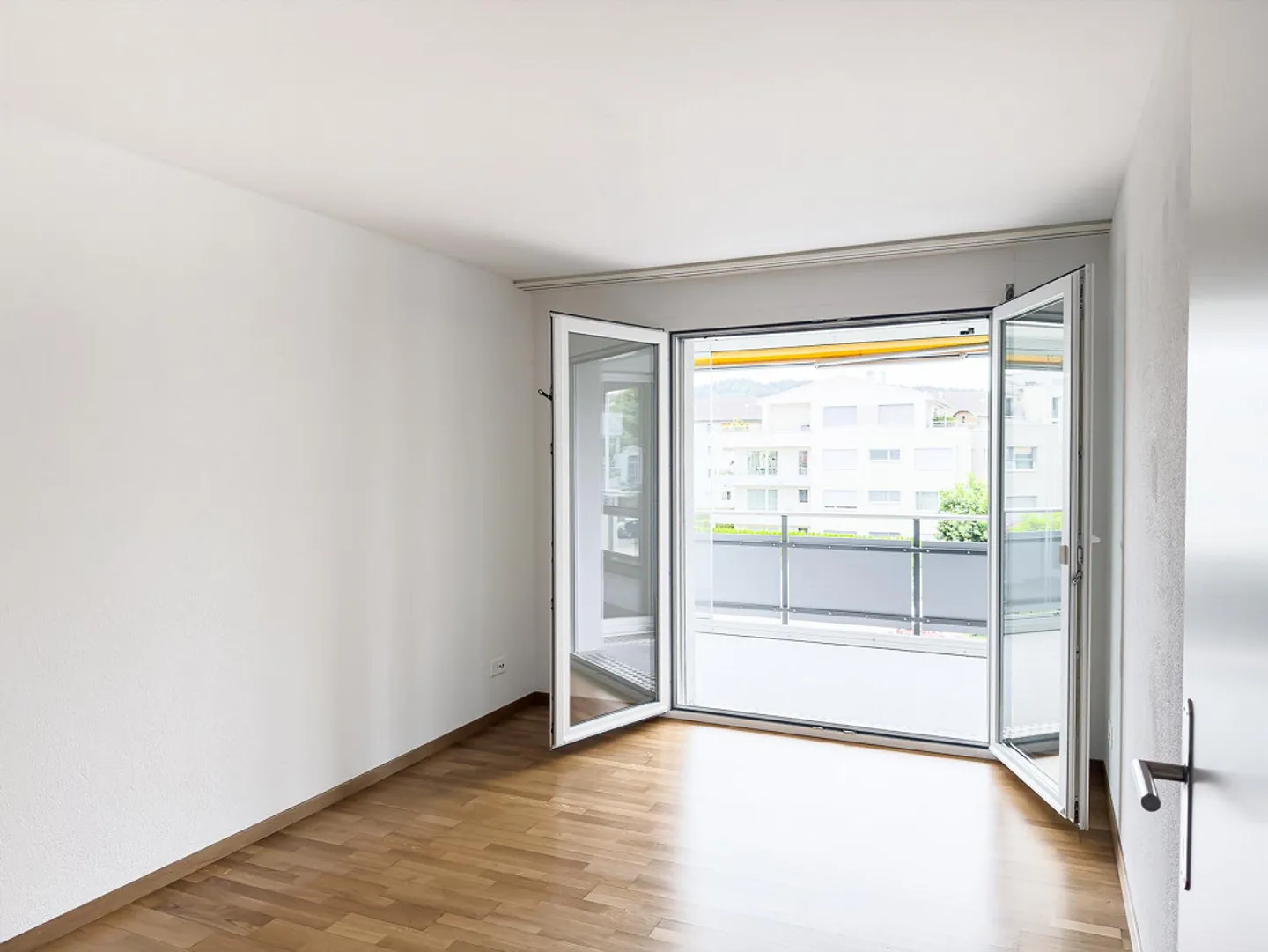 Friendly apartment with large windows - Photo 7 of 13
