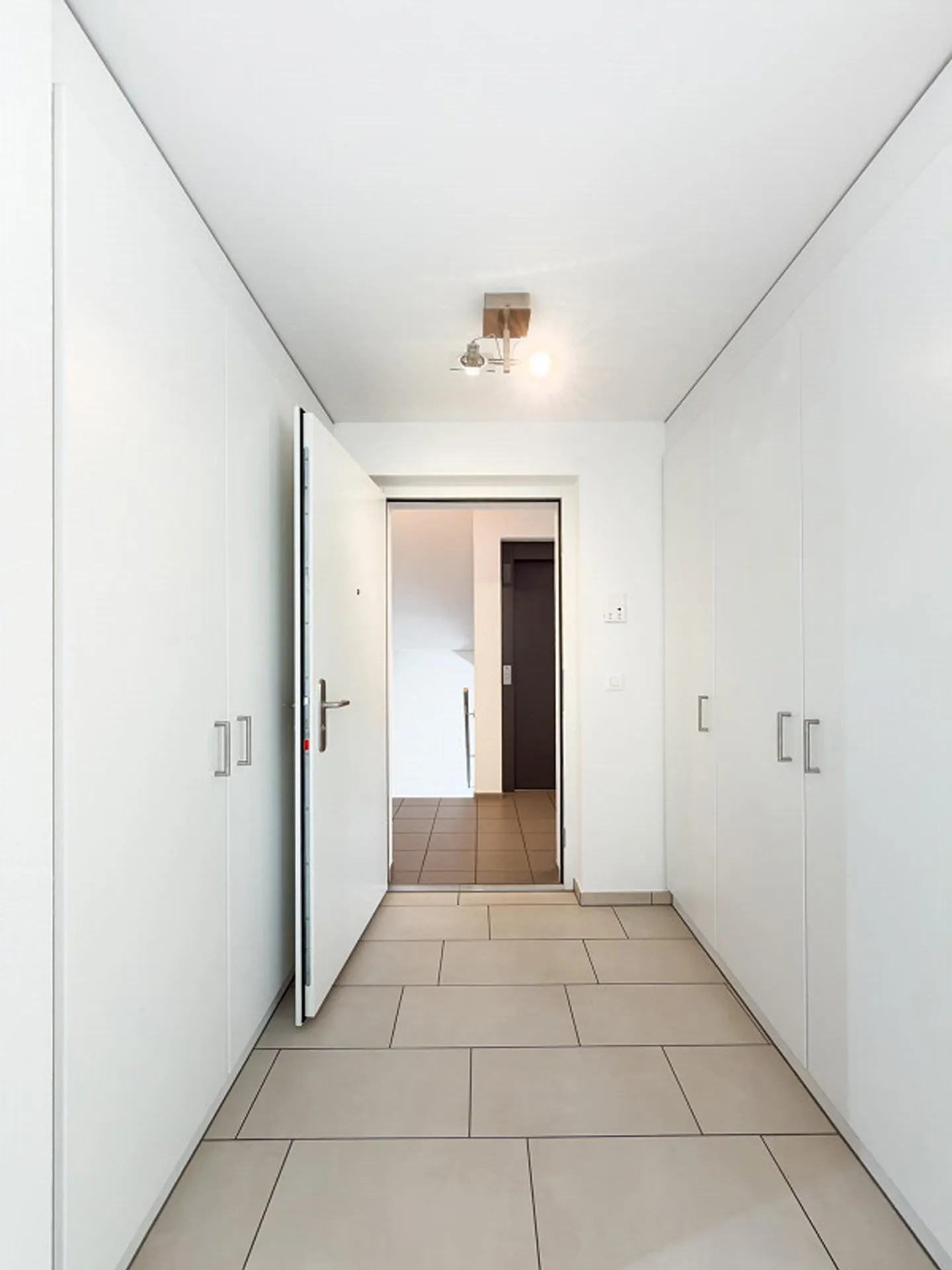 Friendly apartment with large windows - Photo 11 of 13