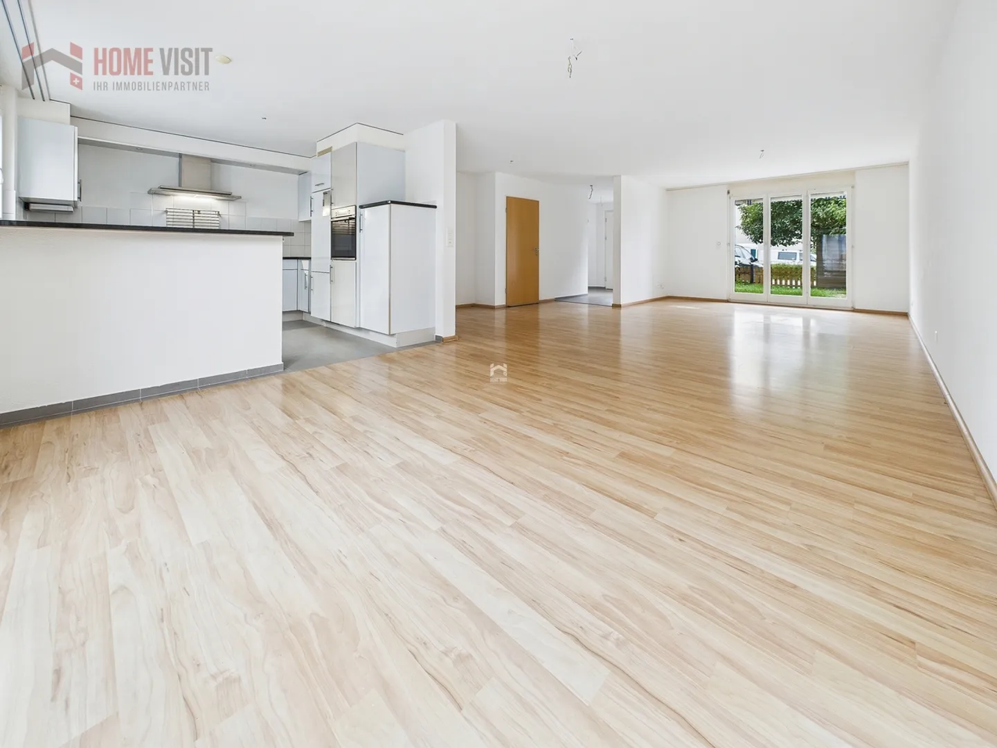 Grosszügiges Reiheneinfamilienhaus mit ausgebautem Dachstudio - Foto 2 von 12