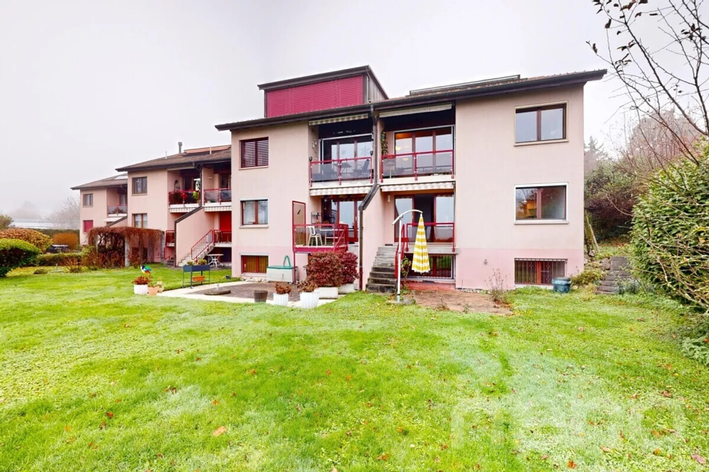 Appartement Duplex Jardin Directement au Bord du Lac - Photo 3 sur 12