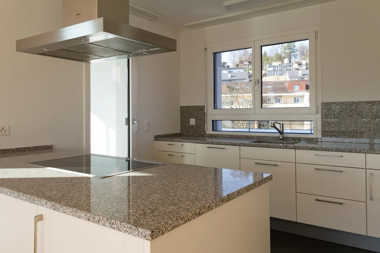 Space miracle with large attic terrace and extensive view - Photo 4 of 10