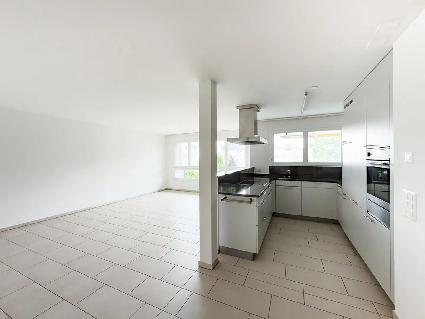 Friendly apartment with large windows - Photo 4 of 13