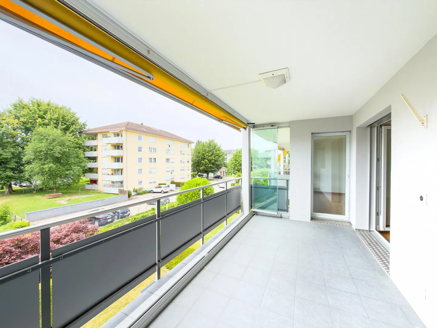 Friendly apartment with large windows - Photo 5 of 13