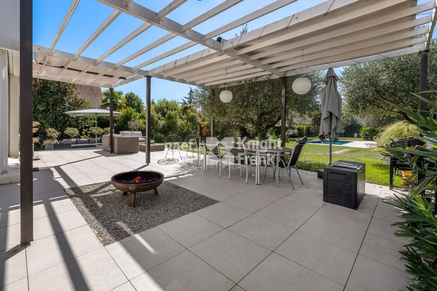 Contemporary villa in the Geneva countryside - Photo 9 of 12