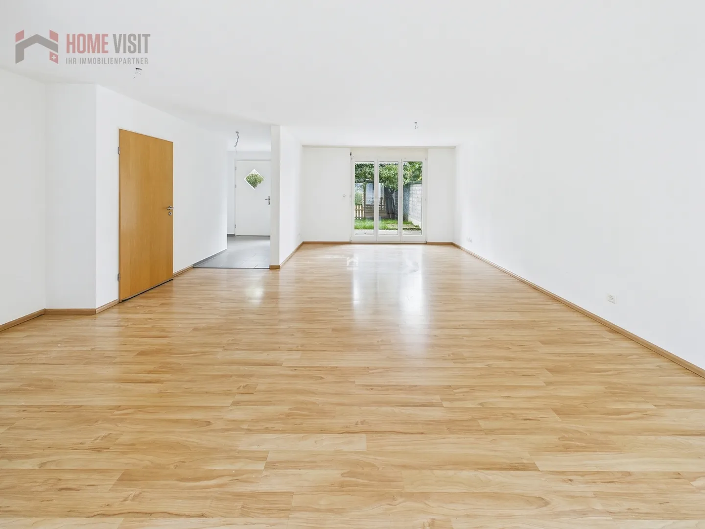 Grosszügiges Reiheneinfamilienhaus mit ausgebautem Dachstudio - Foto 4 von 12