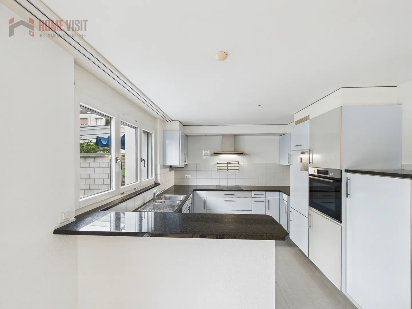 Grosszügiges Reiheneinfamilienhaus mit ausgebautem Dachstudio - Foto 5 von 12