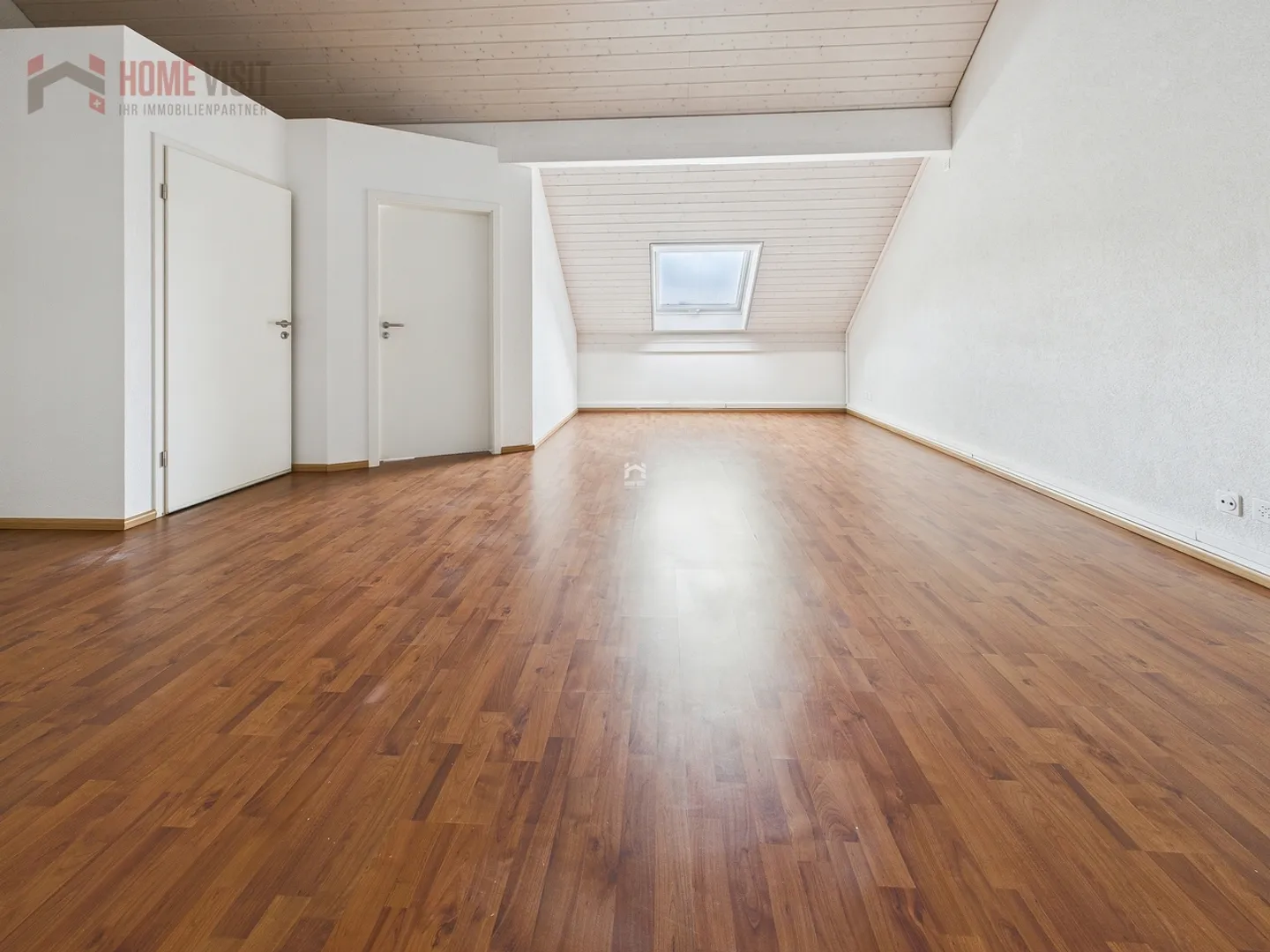 Grosszügiges Reiheneinfamilienhaus mit ausgebautem Dachstudio - Foto 10 von 12
