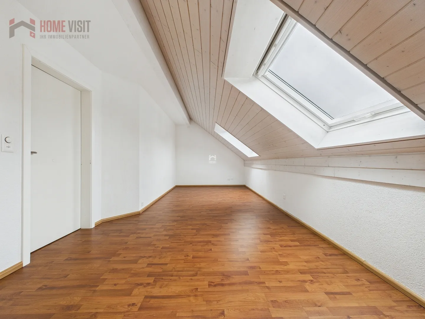 Grosszügiges Reiheneinfamilienhaus mit ausgebautem Dachstudio - Foto 11 von 12