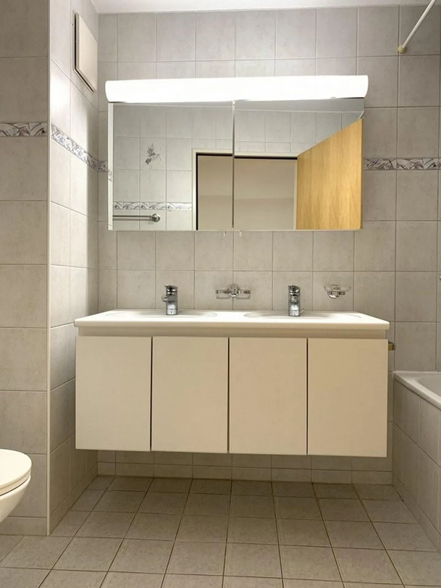 Maisonette apartment with garden seating area and view of Lake Biel - Photo 3 of 12