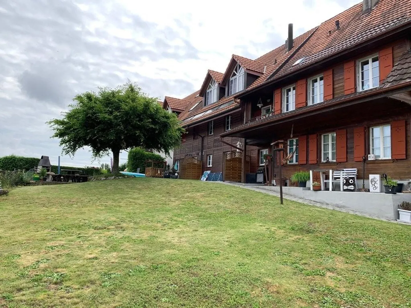 Maisonette apartment with garden seating area and view of Lake Biel - Photo 11 of 12