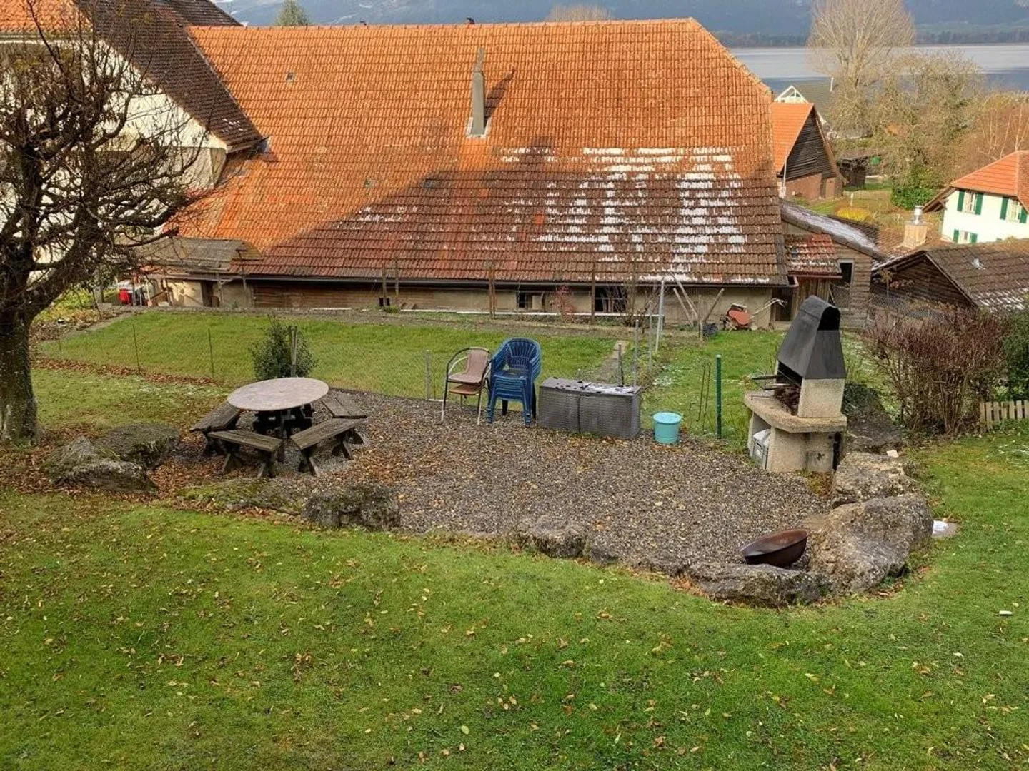 Maisonette apartment with garden seating area and view of Lake Biel - Photo 12 of 12