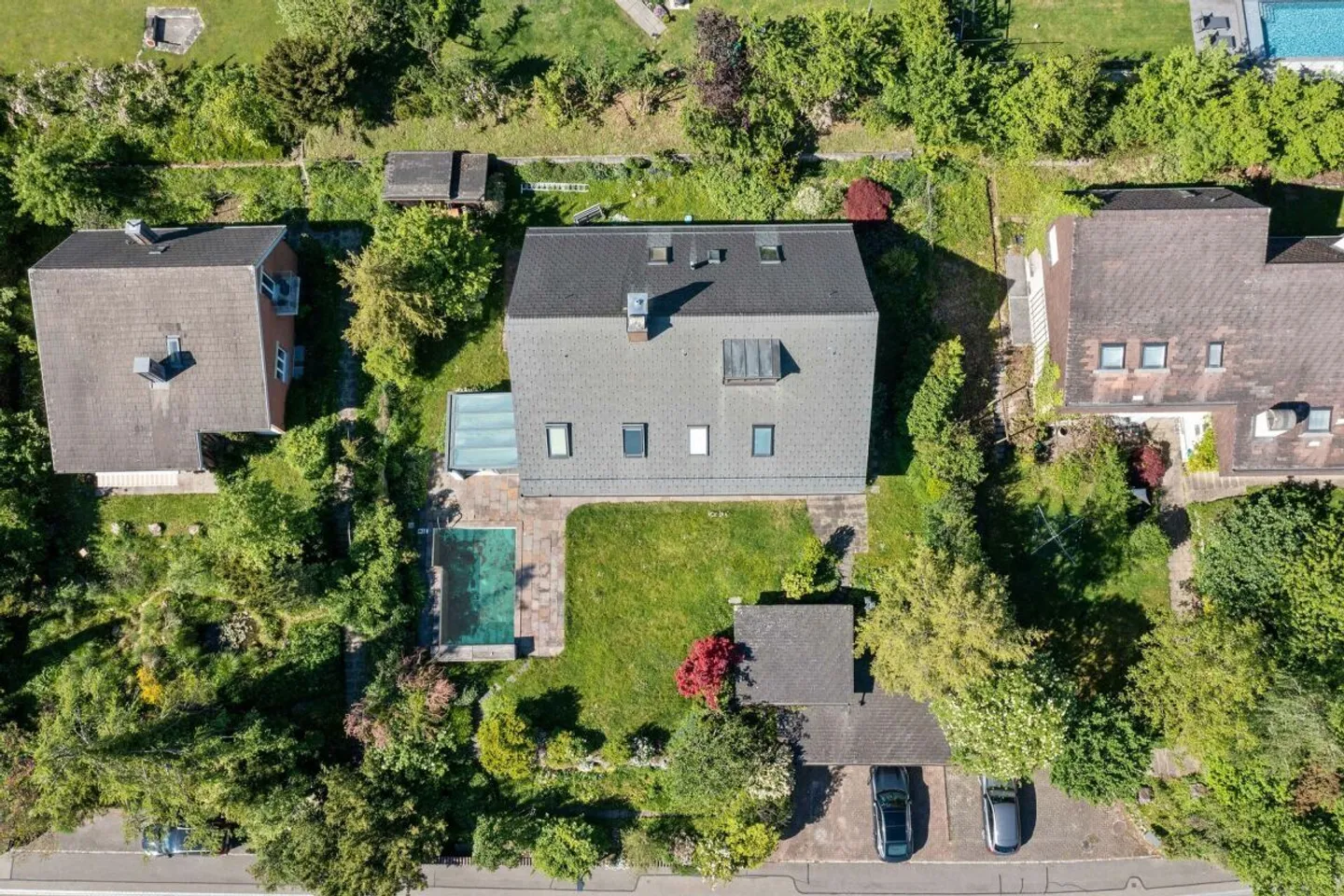 Piscina, giardino e vista lontana: casa familiare in posizione privilegiata Copia Copia - Foto 18 di 19