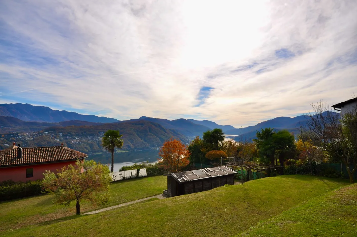 1.150 m² großes Baugrundstück mit Blick auf den Luganer See in Vernate - Foto 3 von 7