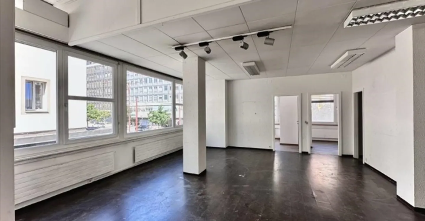 Office space for rent - Photo 2 of 3