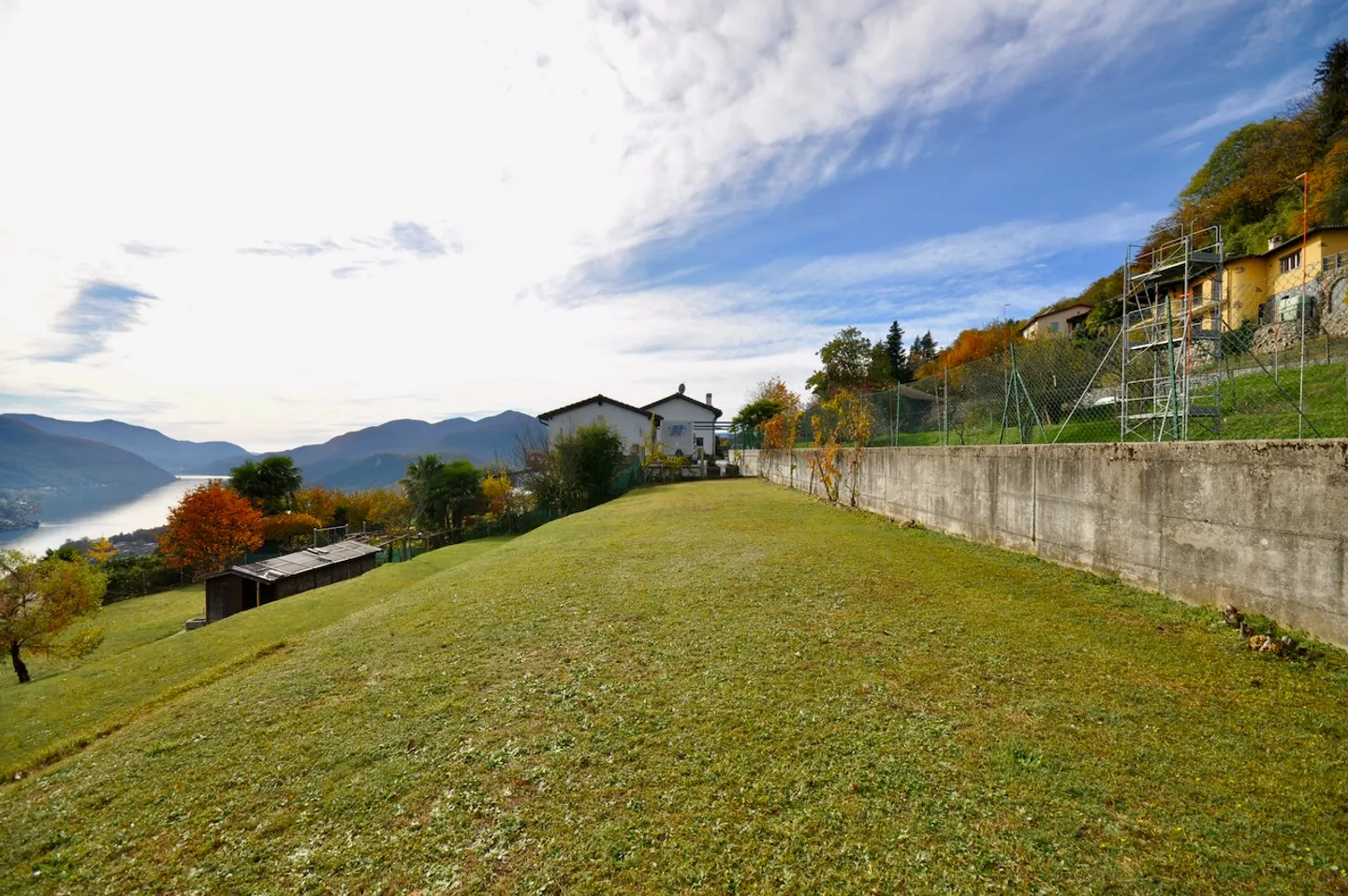 1.150 m² großes Baugrundstück mit Blick auf den Luganer See in Vernate - Foto 4 von 7