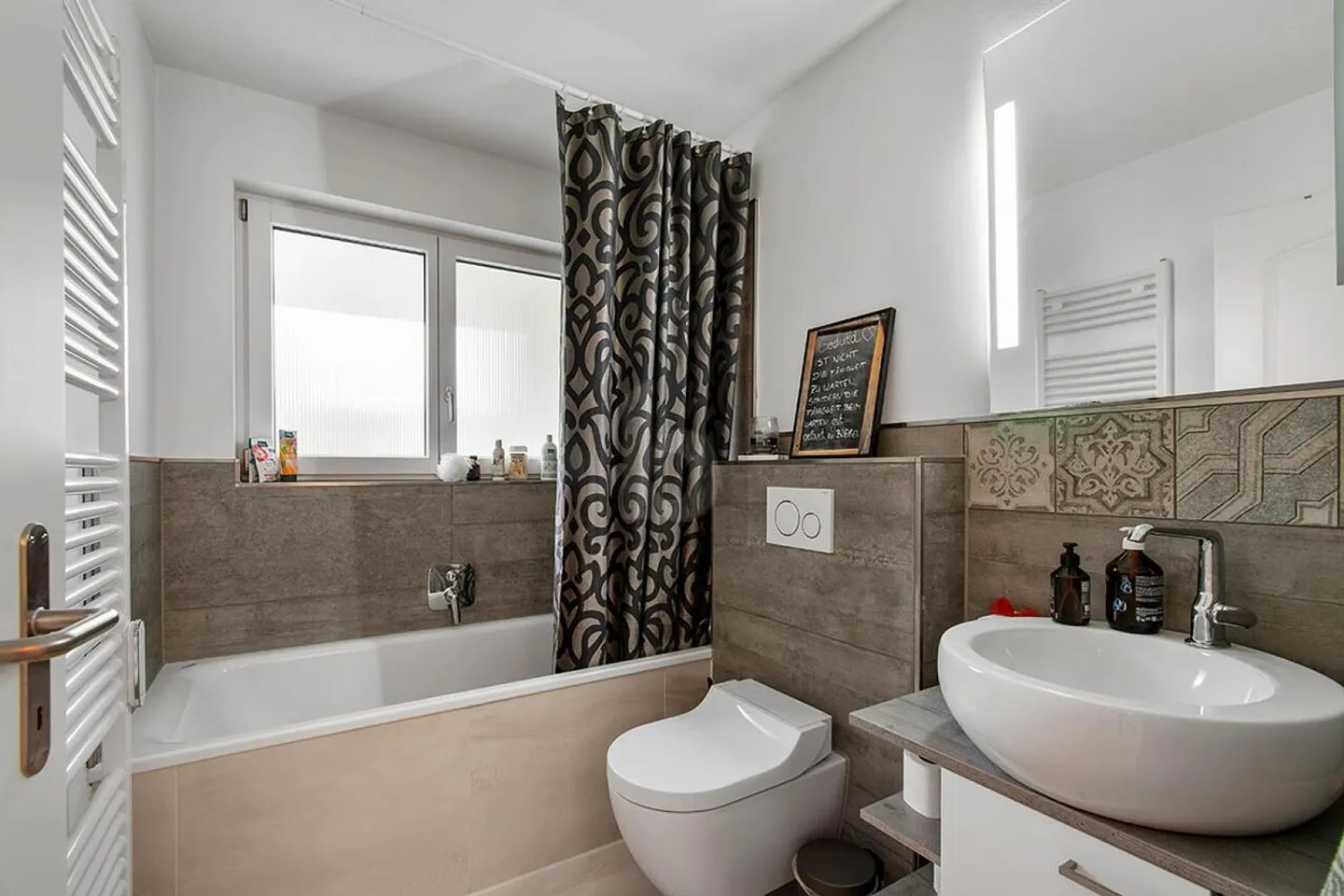 SEHR GROSSZÜGIG MIT GARTEN - Foto 4 von 6