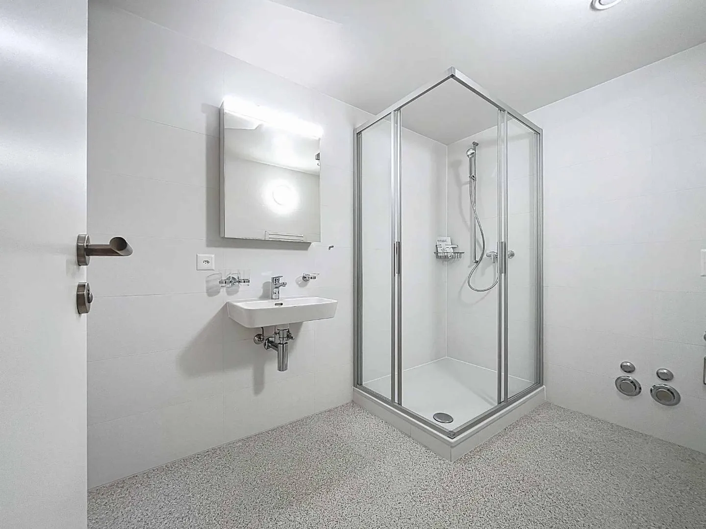 Large New Apartment with 2 Rooms on the Ground Floor - Photo 7 of 9