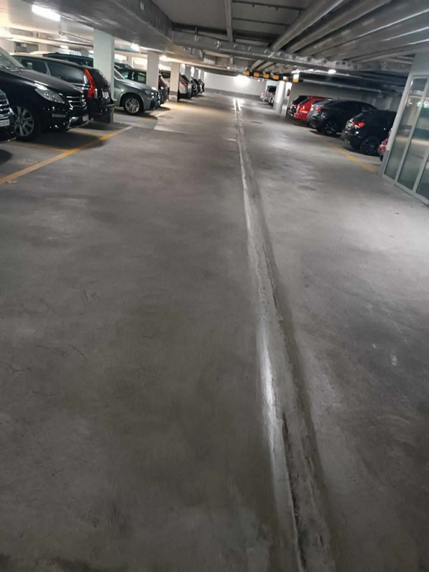 Posto auto sotterraneo in affitto nel parco Eschen! - Foto 3 di 3