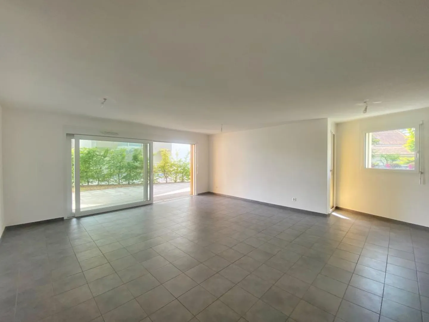 Available immediately, new with garden! - Photo 6 of 12