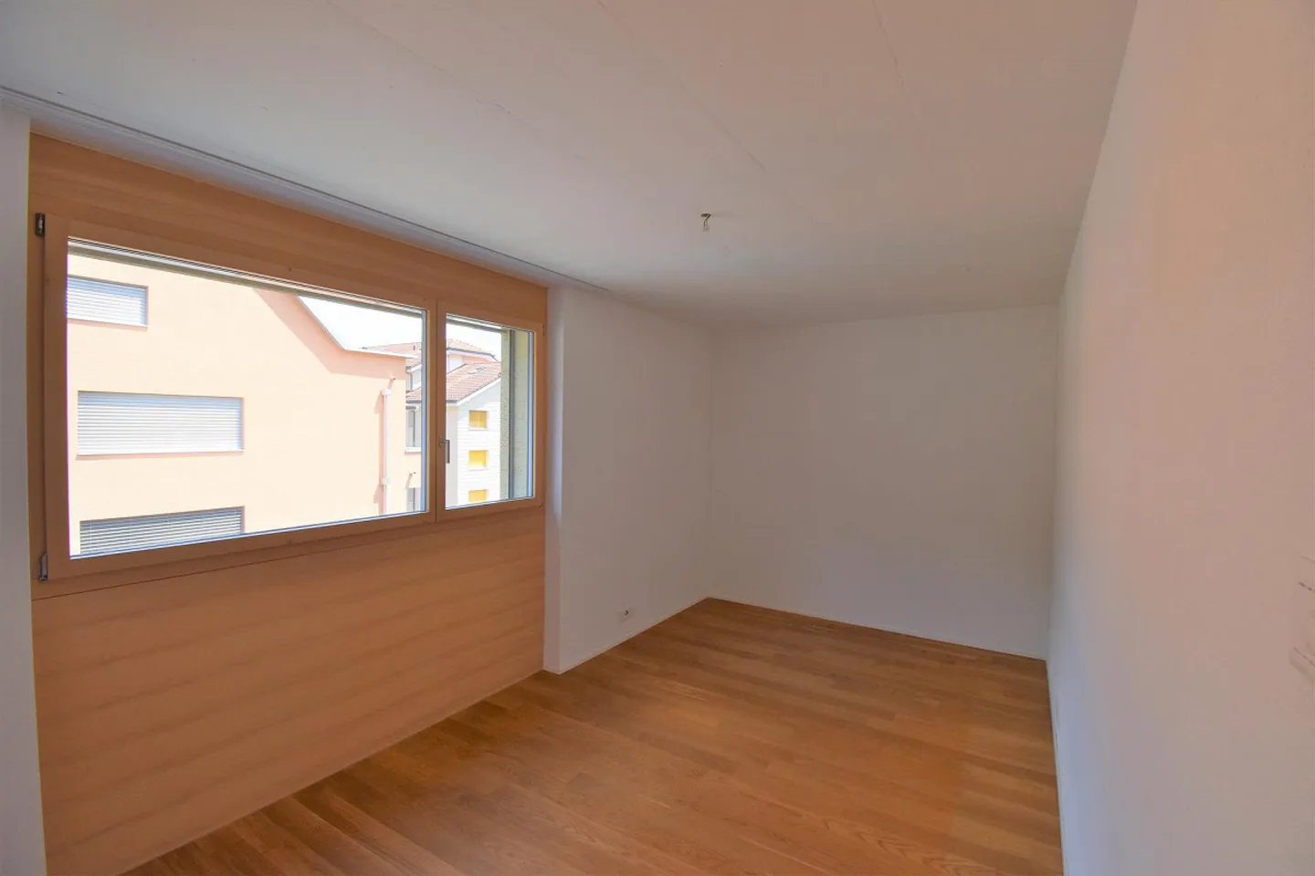 Appartamento moderno e spazioso di 4,5 stanze al 3° piano - Foto 10 di 11