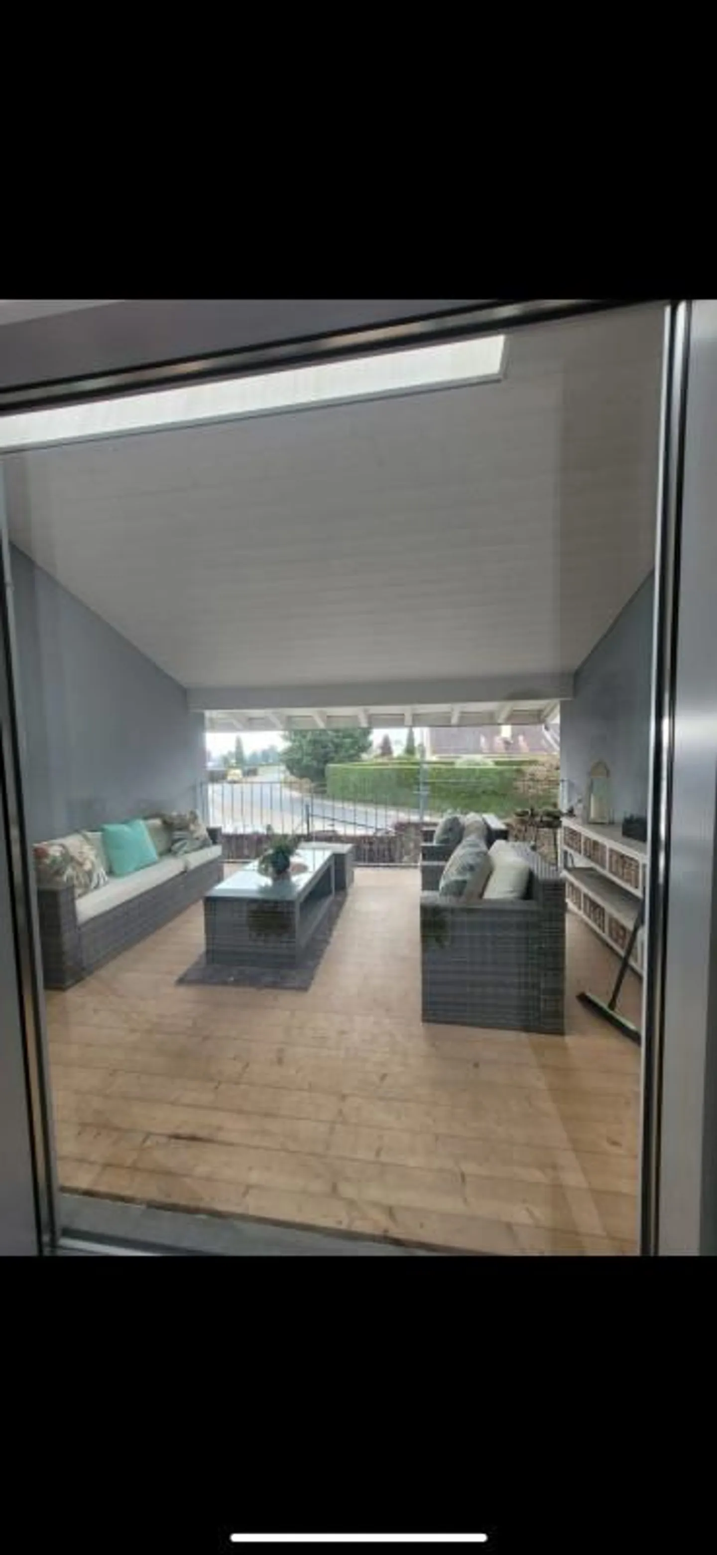 Modern 6-room house with garden - Photo 3 of 10