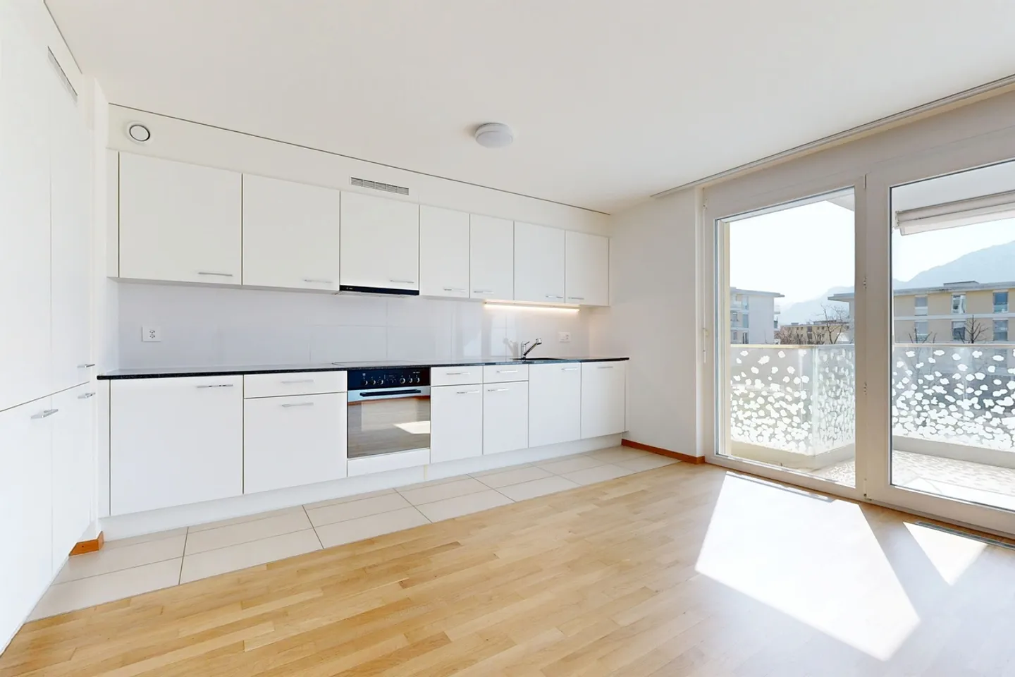 Appartement moderne avec terrasse - Photo 3 sur 11