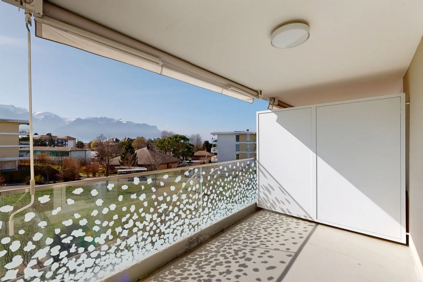 Appartement moderne avec terrasse - Photo 7 sur 11