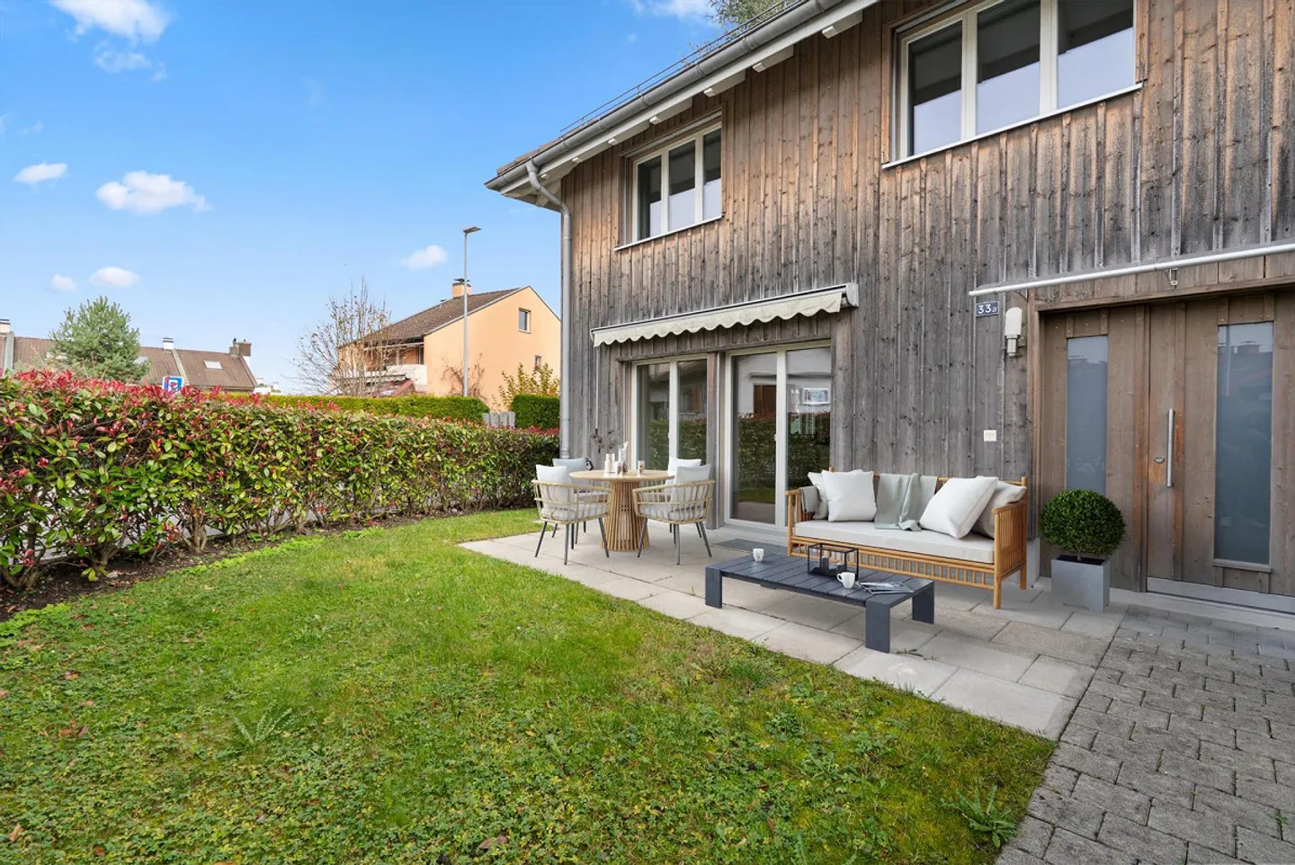 Bella casa angolare con giardino in vendita - Foto 1 di 22