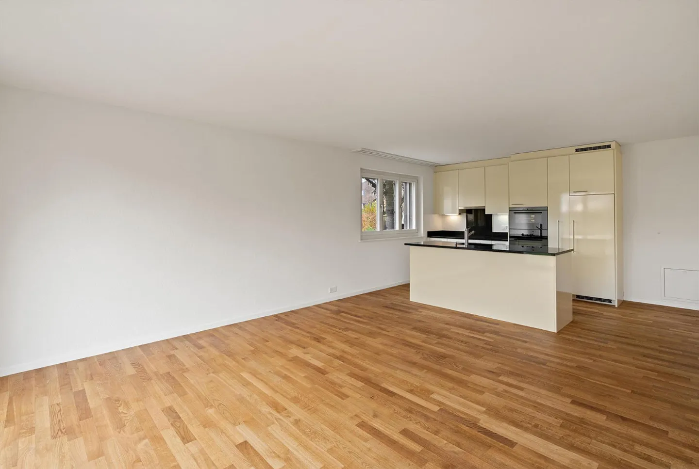 Bella casa angolare con giardino in vendita - Foto 6 di 22