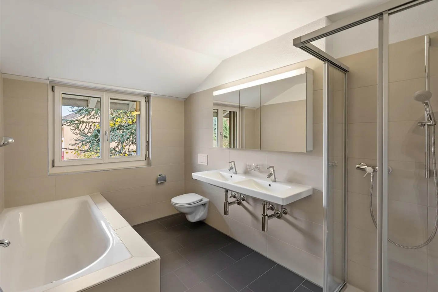 Bella casa angolare con giardino in vendita - Foto 16 di 22