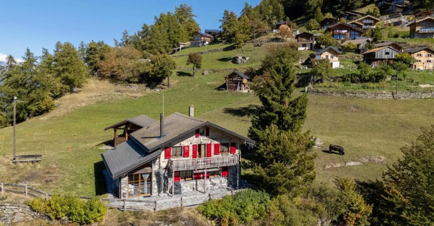 Charmantes Schweizer Chalet mit Aussicht - Foto 2 von 12