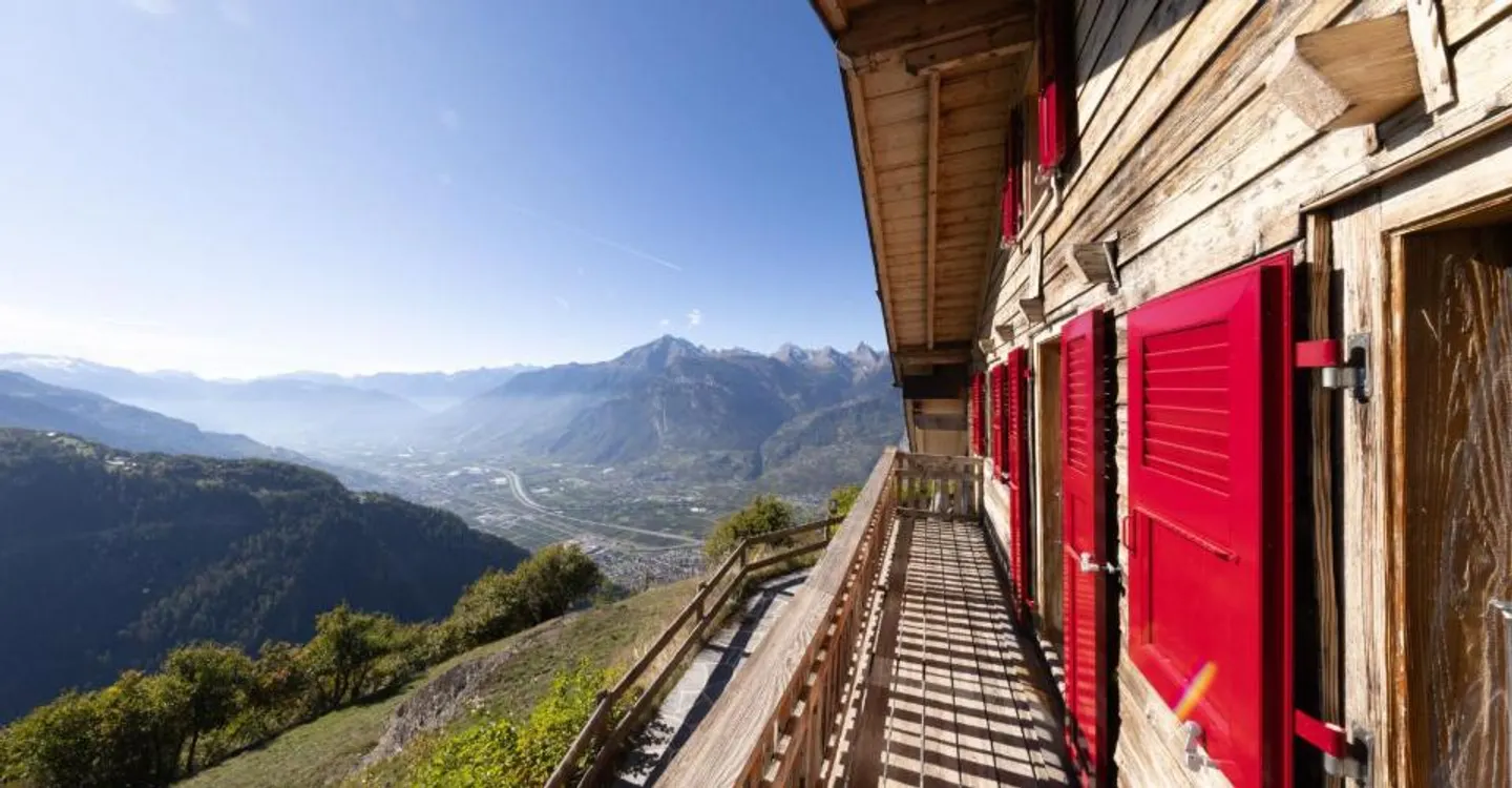 Charmantes Schweizer Chalet mit Aussicht - Foto 3 von 12