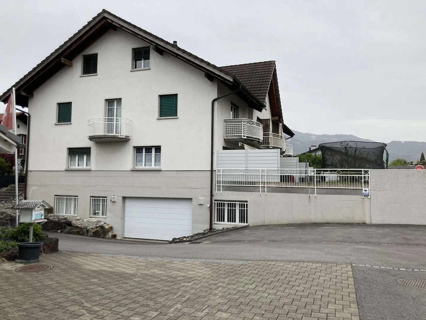 Charmantes Haus mit Garten - Foto 2 von 29