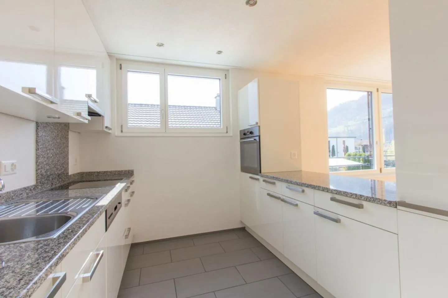 Appartement lumineux et moderne dans un emplacement ensoleillé - Photo 2 sur 12