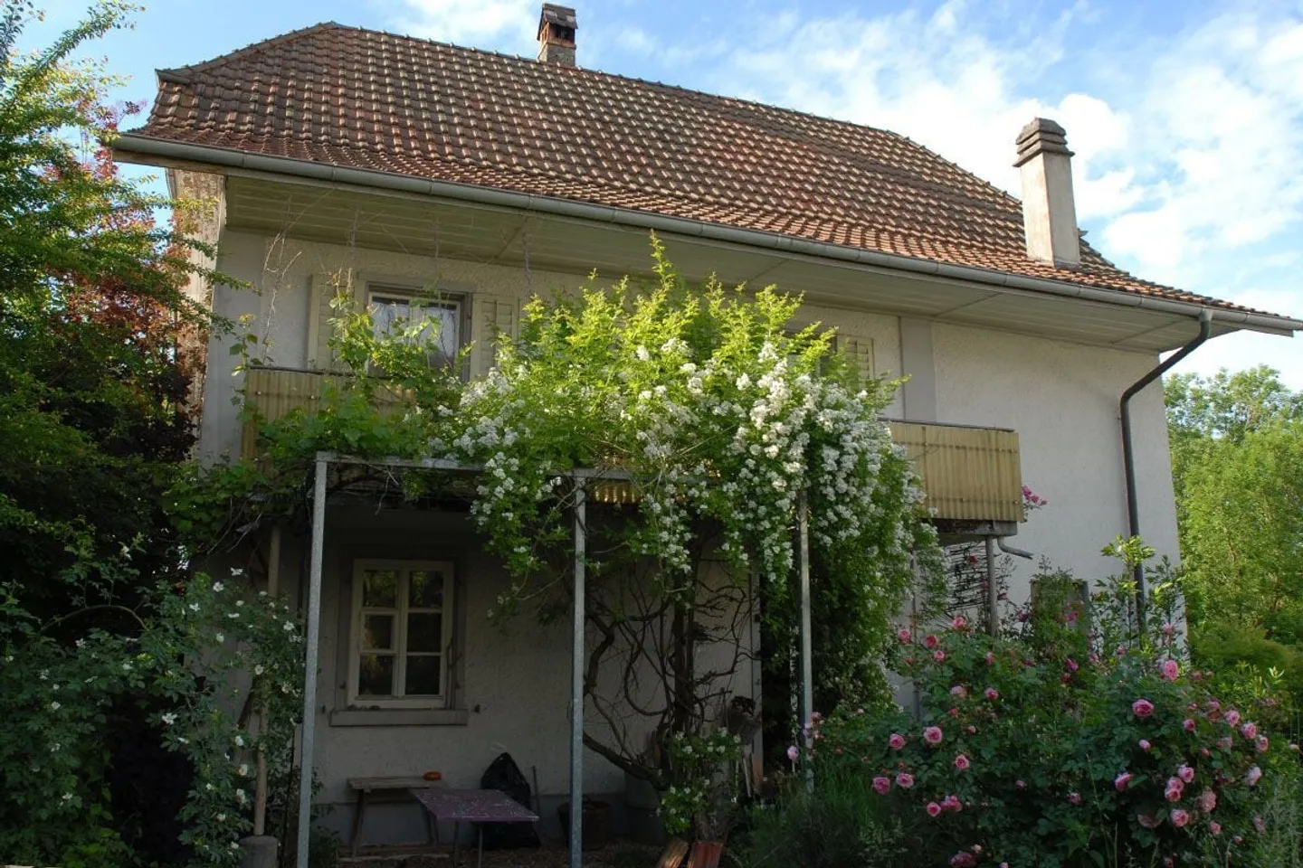 Casa unifamiliare indipendente di 6,5 stanze in una posizione idilliaca - Foto 1 di 6
