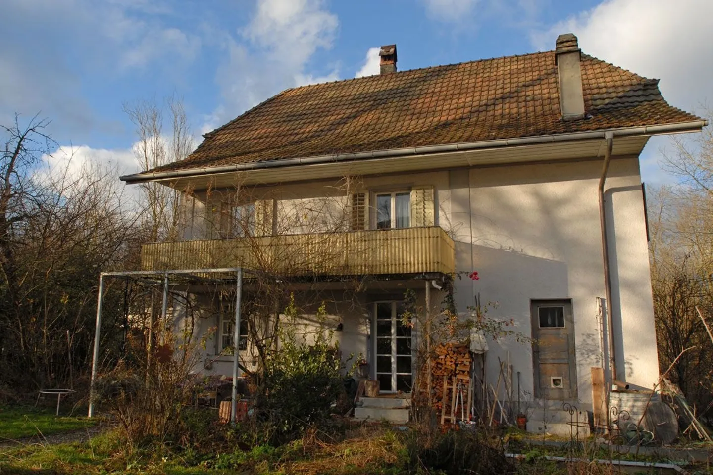 Casa unifamiliare indipendente di 6,5 stanze in una posizione idilliaca - Foto 2 di 6