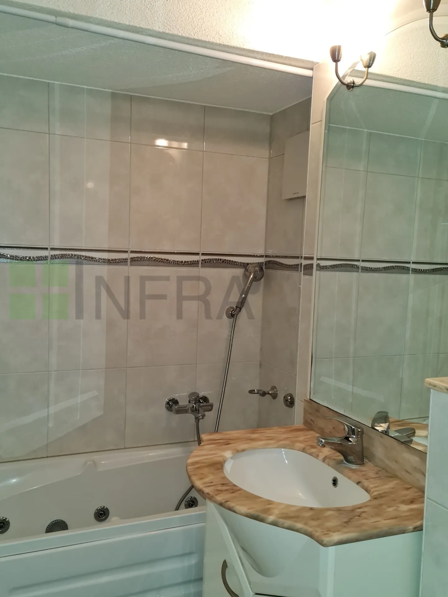 Bell'appartamento di 2,5 stanze tutto comfort, recentemente ristrutturato - Foto 3 di 12