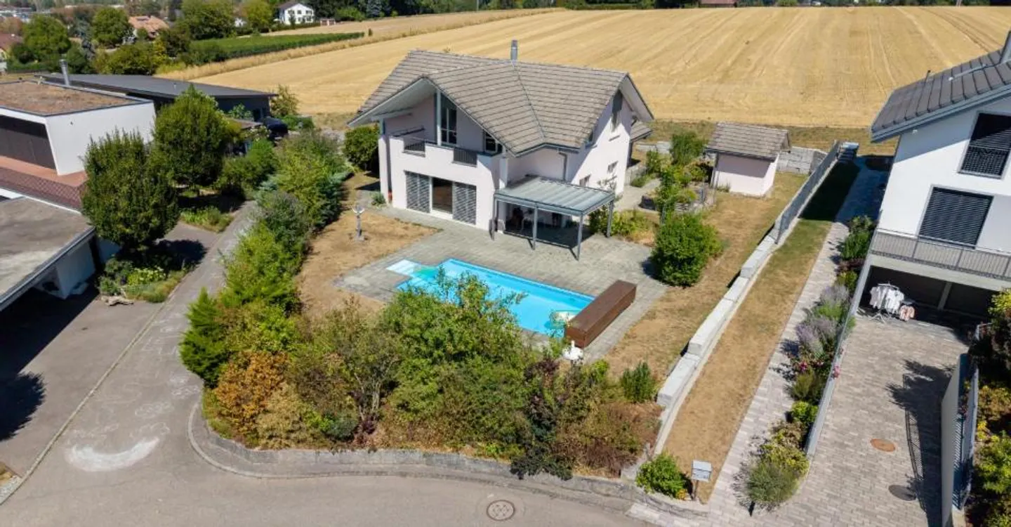 Maison de campagne spacieuse et bien entretenue dans un emplacement privilégié - avec piscine - Photo 2 sur 8