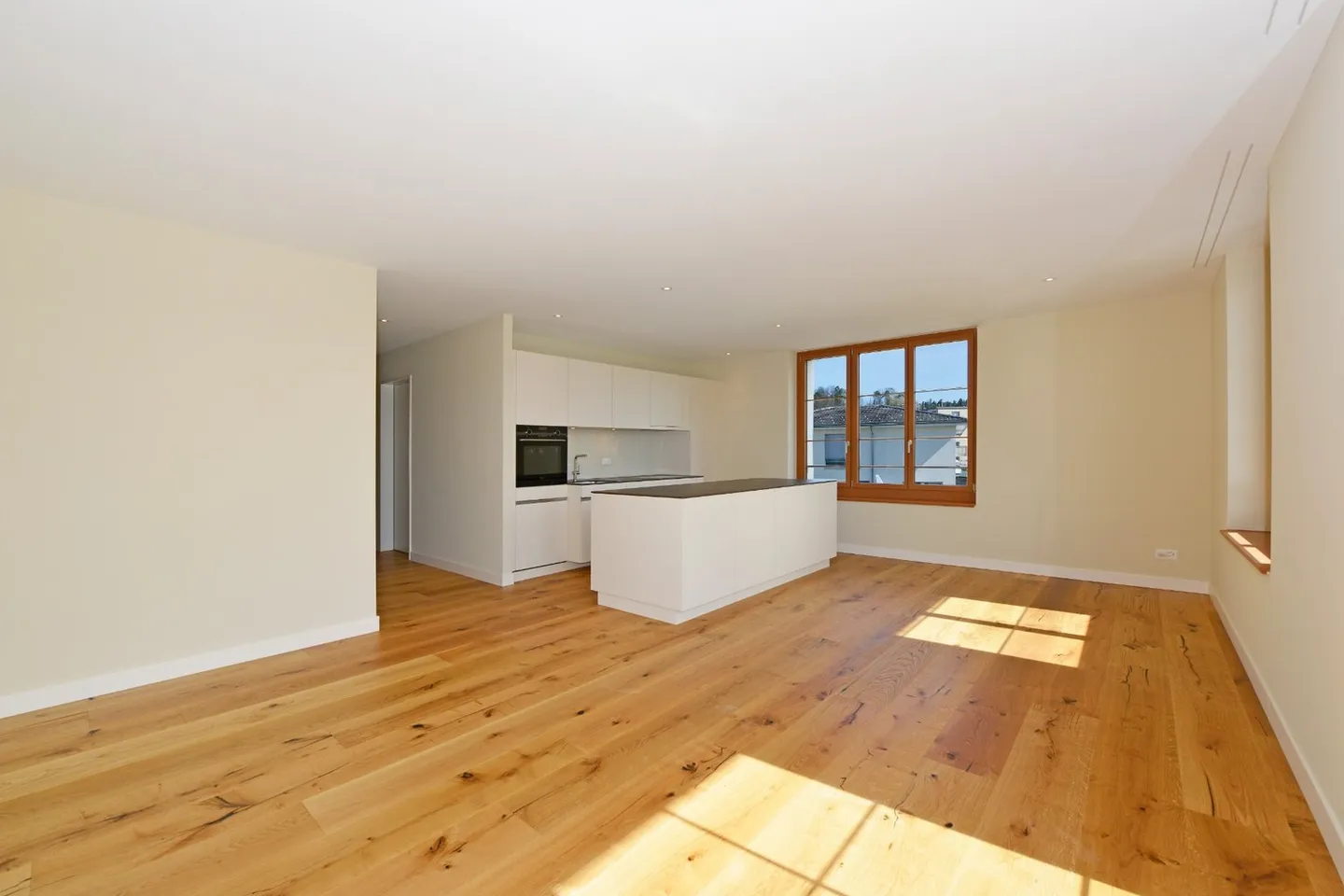 New 4.5-room apartment: live rural with city connection - Photo 2 of 10