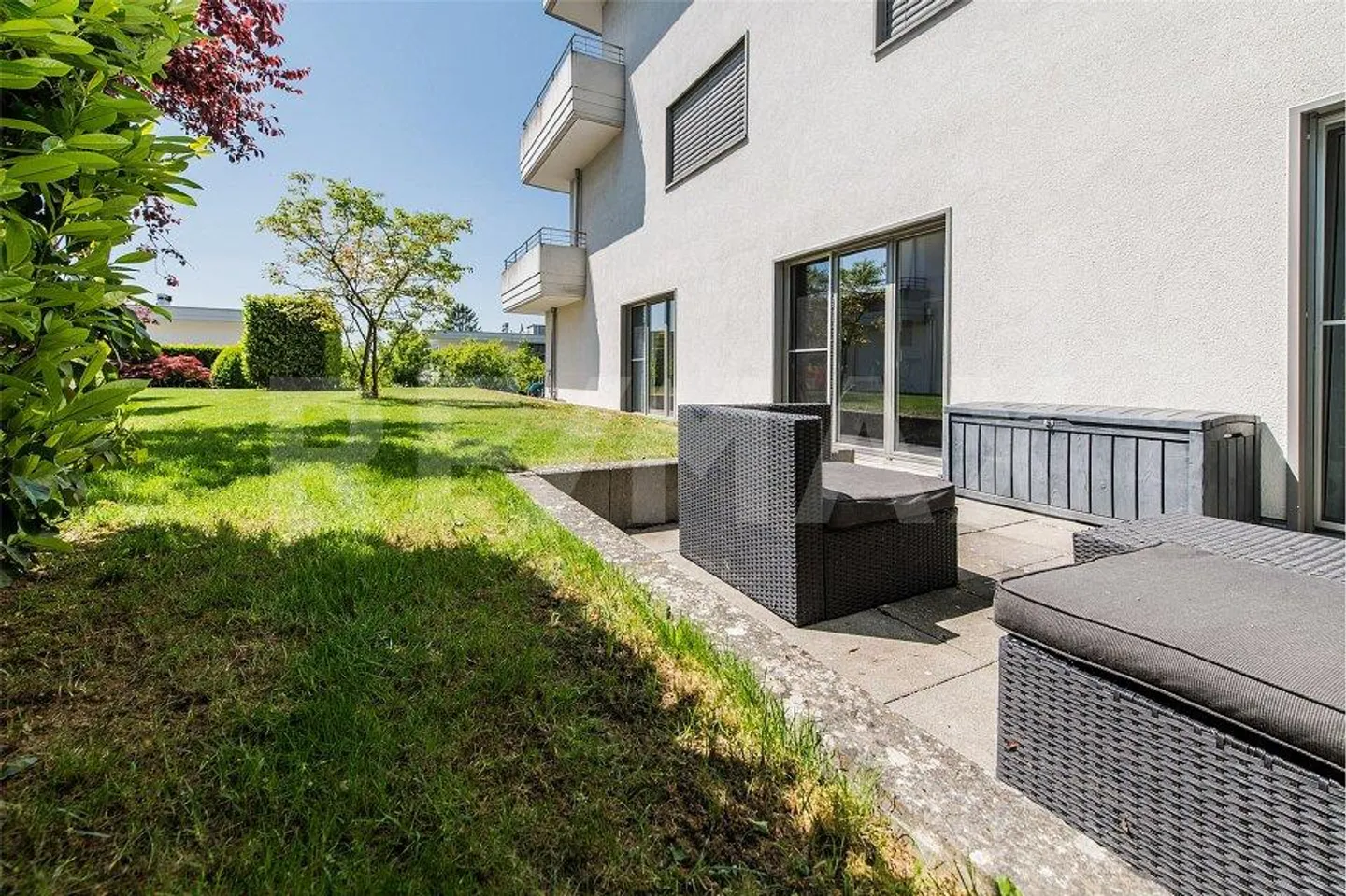 BRIGHT AND STYLISH 5 ½-ROOM GARDEN APARTMENT WITH OVER 230 m² OF OUTDOOR SPACE - Photo 11 of 12