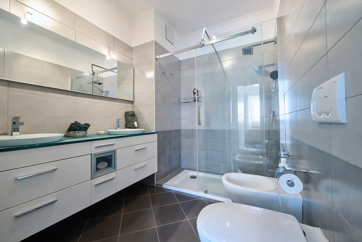 Prestigeträchtige 4,5-Zimmer-Wohnung mit Seeblick nur wenige Schritte vom Zentrum von Lugano entfernt - Foto 11 von 16